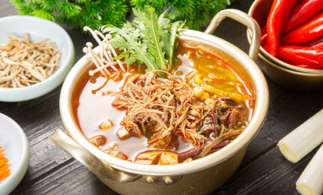 朝鲜族特色食品有“三宝”，朝鲜族特色饮食文化