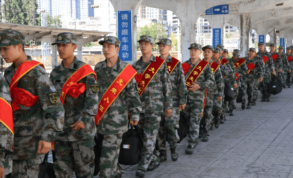 高中生当兵和大学生当兵有什么区别，有这“8大”区别