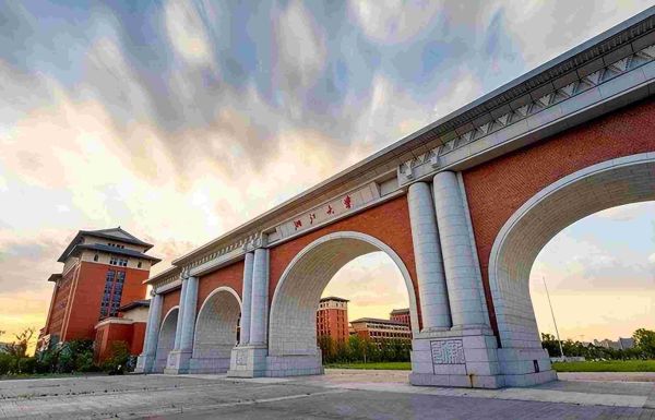 全国大学十大名校排名（我国榜单10强校有哪些）
