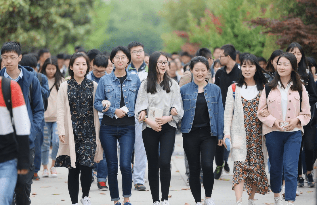 女生未来就业前景最好的十大专业(适合女生报考的10大专业)