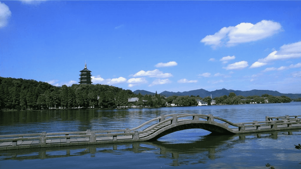女生未来就业前景最好的十大专业(适合女生报考的10大专业)