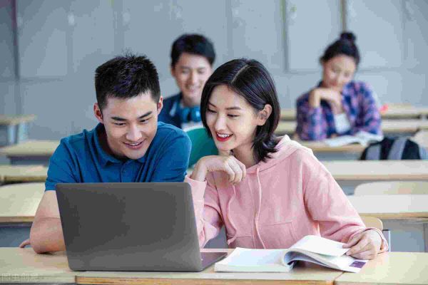 2022女生最吃香的十大专业，女生2022学什么专业就业前景最好