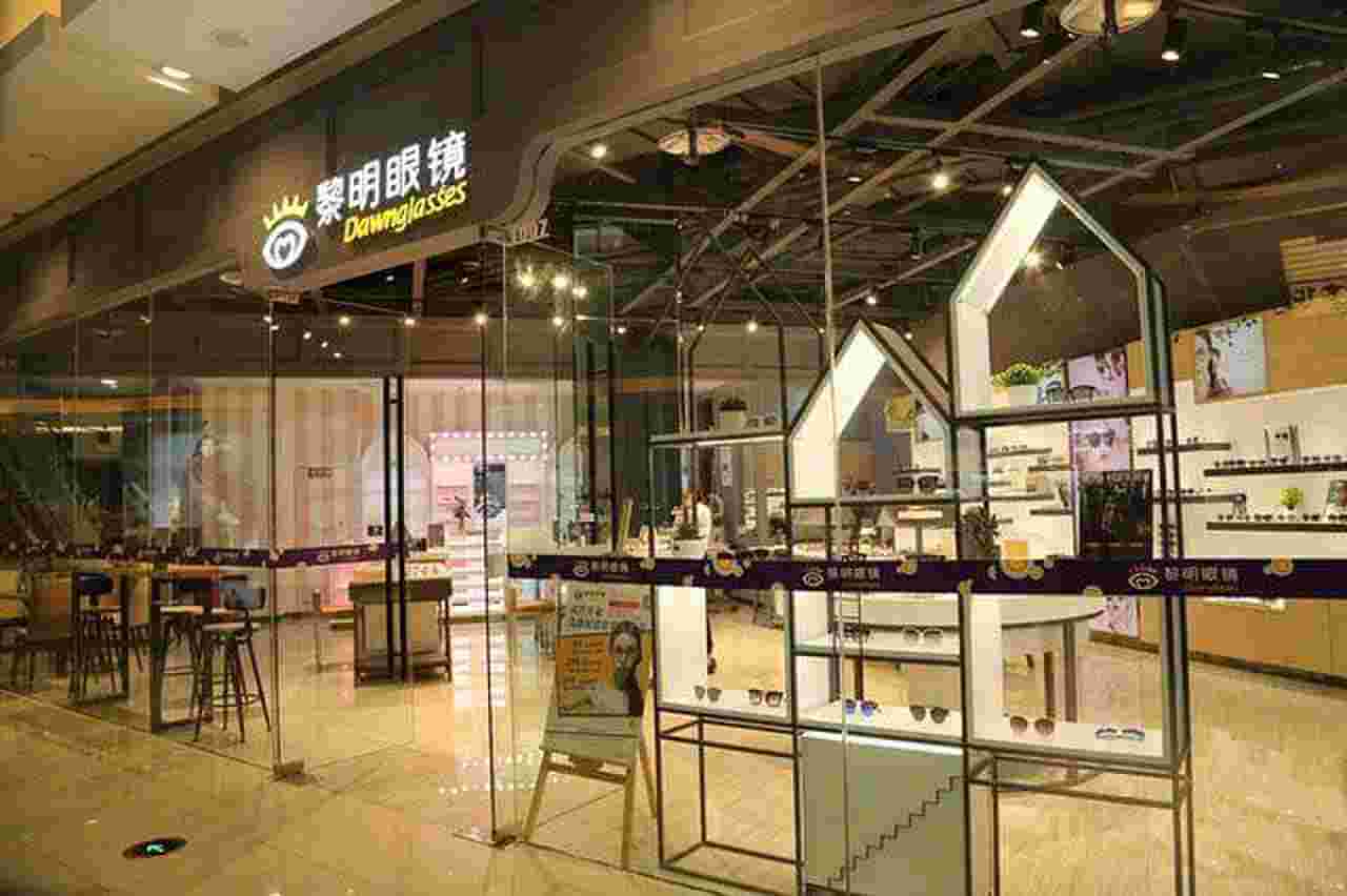 近视眼镜品牌十大排名，中国最受欢迎的十大眼镜品牌