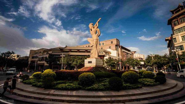 中国十大必去旅游城市，国内十大热门旅游城市推荐