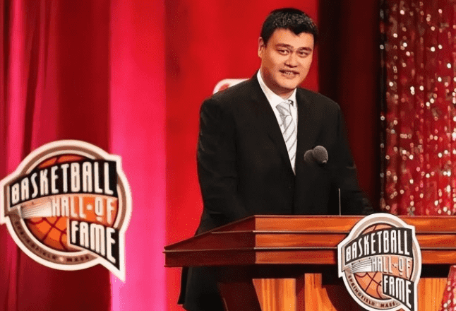 中国篮球十大巨星（中国男篮最强的十名球员盘点）