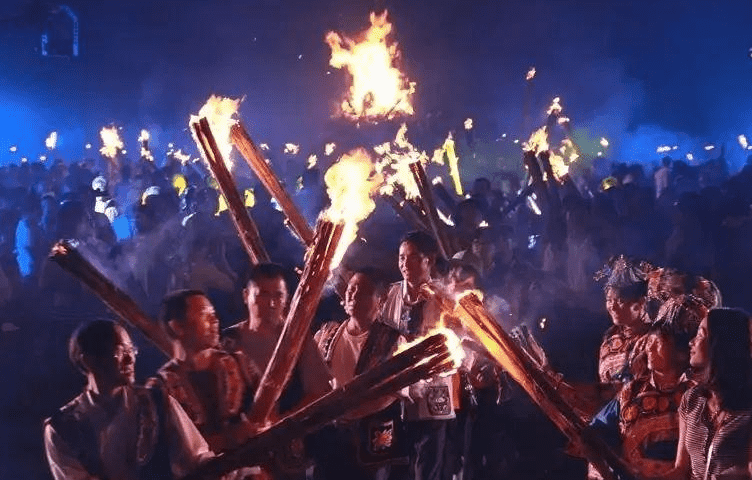 火把节是哪个民族的传统节日（火把节是哪个民族的风俗）
