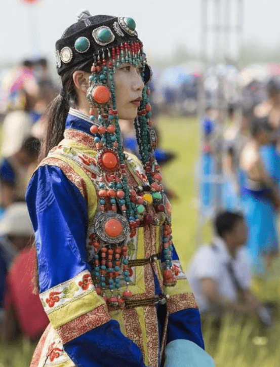蒙古族服饰特点，蒙古族民族传统服饰介绍