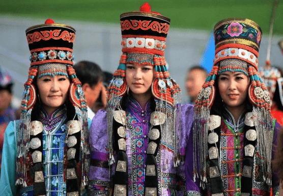 蒙古族服饰特点，蒙古族民族传统服饰介绍