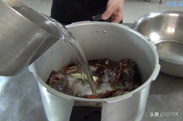 卤牛肉的制作方法和步骤（美味卤牛肉秘制做法）