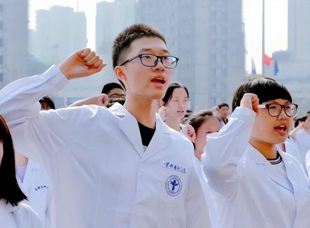 医学系最好的大学排名（国内顶尖医学院排行榜）