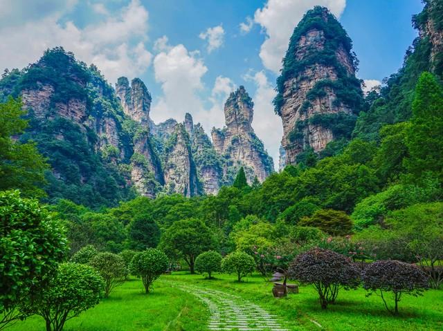我国夏天十大避暑圣地（中国国内十大避暑胜地）