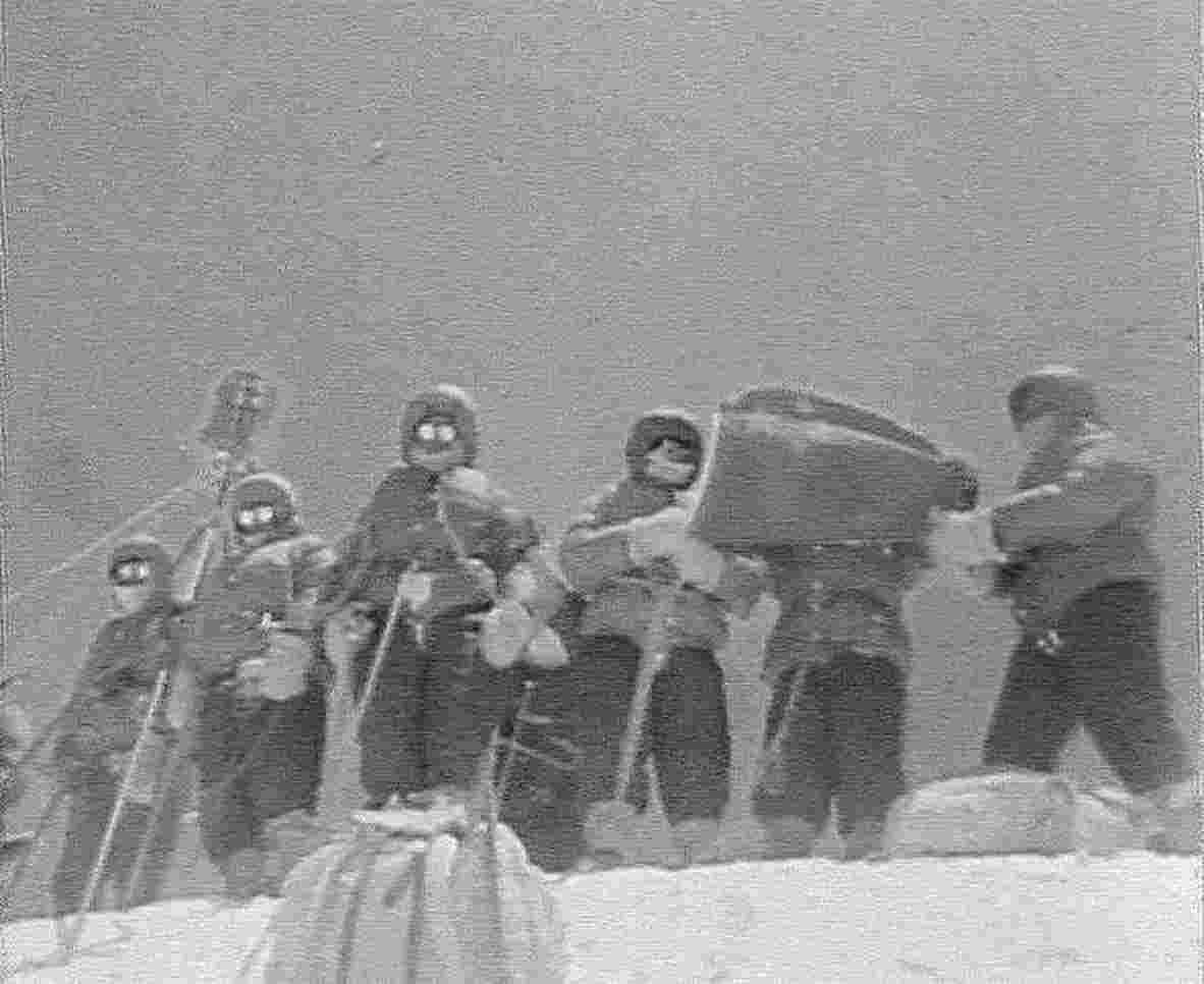 1975年登珠峰牺牲多少人，有关1975年珠峰测量背后的故事