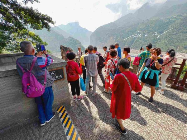 10元背面的风景是哪里，就在重庆市的这个县