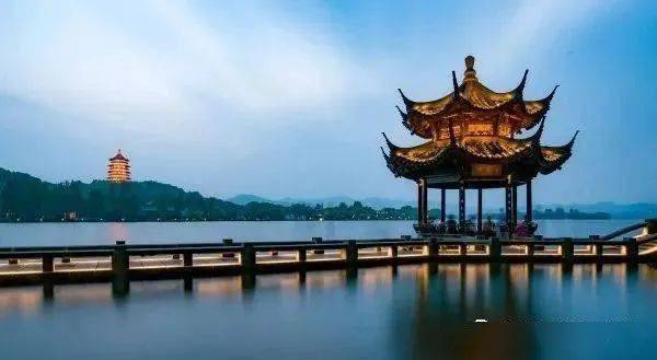 中国著名的十大湖泊（最著名的湖湖泊前十名）