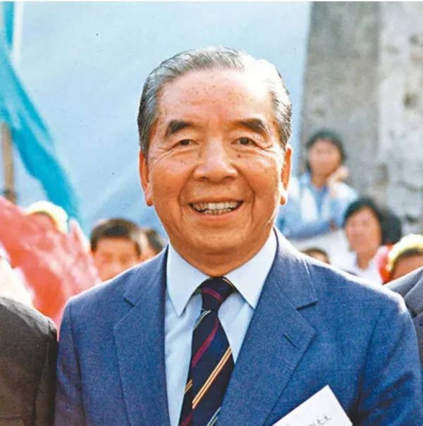 为何霍英东不是香港的四大家族？香港四大家族盘点