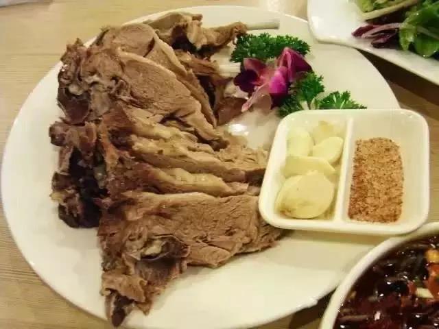 西宁必吃的十大美食（来西宁必吃十大美食推荐）