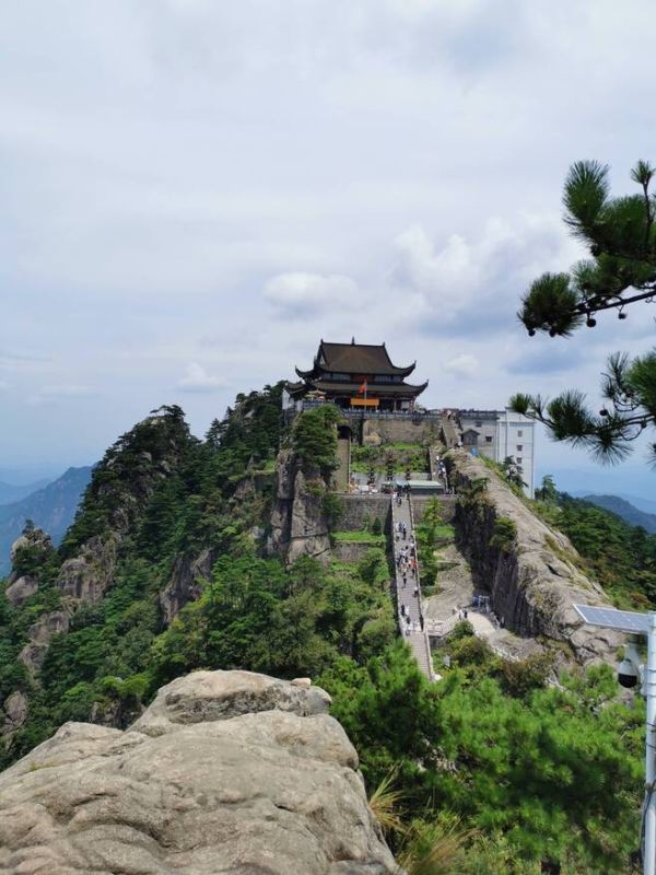 中国十大佛教名山（10个佛教圣地盘点）