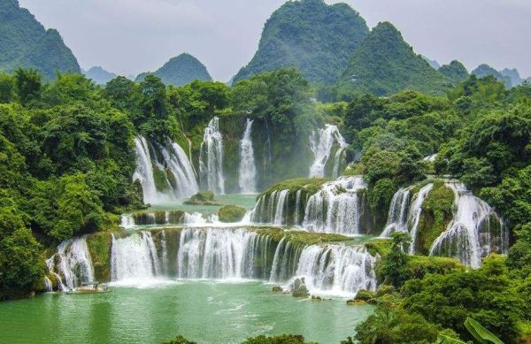 中国最壮观的十大瀑布（著名的10条瀑布排名）