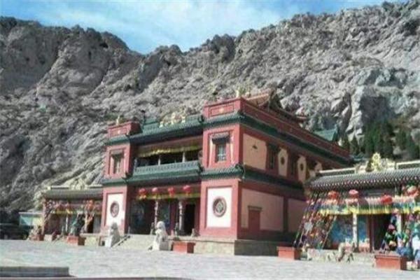 内蒙古乌海10大最好玩的地方，满巴拉僧庙和黄河滩岛值得一去