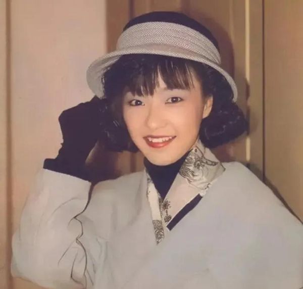 粤语十大经典名曲（10首经典情怀粤语歌曲盘点）