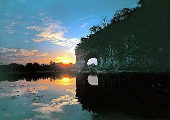 广西旅游必去十大景点排名（广西旅游10个好去处推荐）