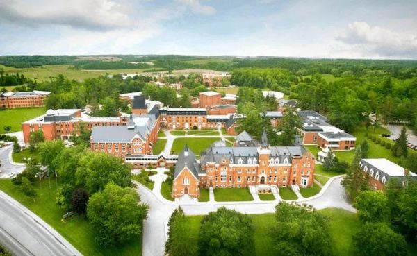 加拿大十大最美的大学，哪个在你心目中是最美呢