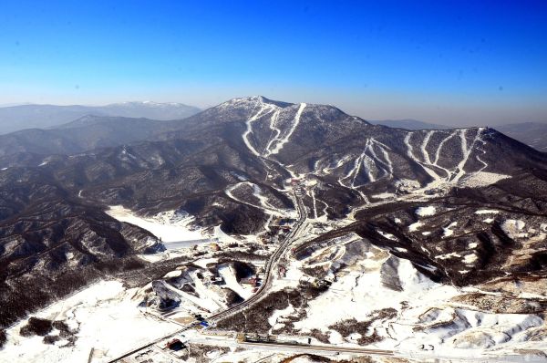 中国十大滑雪场排行榜（全国十大滑雪场前十名）
