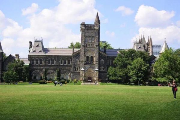 加拿大十大最美的大学，哪个在你心目中是最美呢