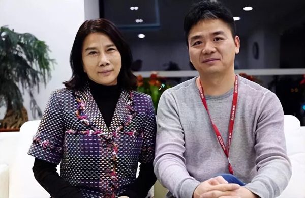 董明珠结了几次婚（铁娘子三十岁丧夫后白手起家的传奇人生）