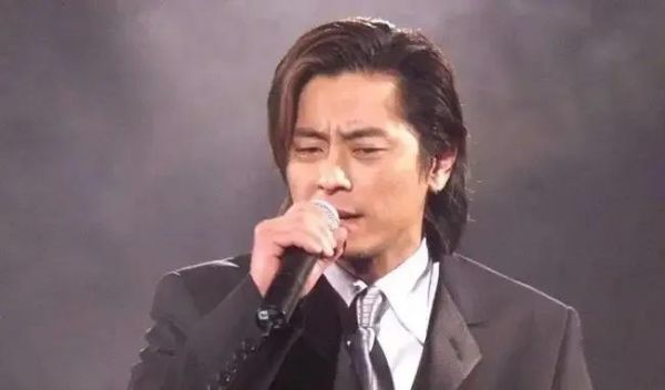 粤语十大经典名曲（10首经典情怀粤语歌曲盘点）