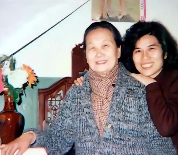 董明珠结了几次婚（铁娘子三十岁丧夫后白手起家的传奇人生）