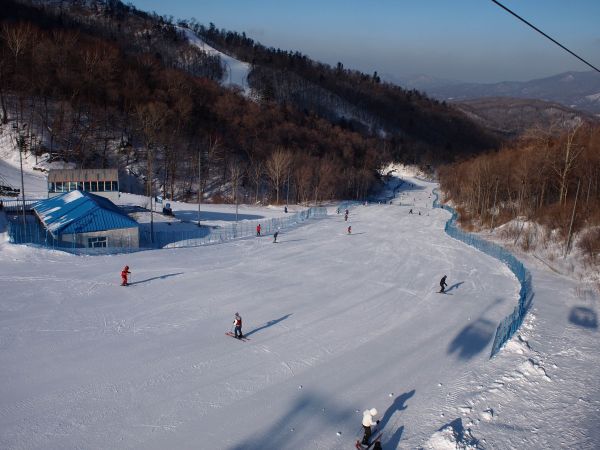 中国十大滑雪场排行榜（全国十大滑雪场前十名）