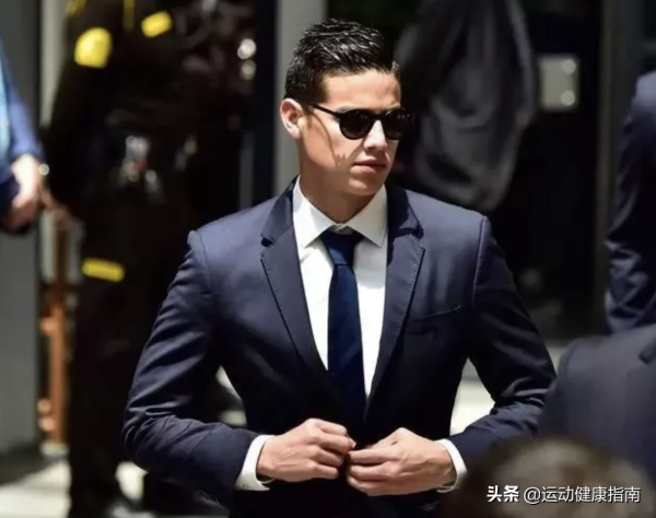 世界足坛十大美男（让女球迷疯狂的10大足球帅哥）