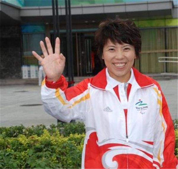 世界乒坛皇后是谁（她14年运动生涯拿下18个世界冠军奖牌）