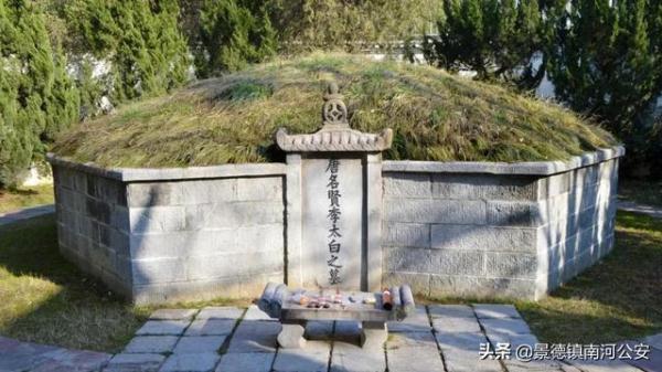 李白长诗十大经典长诗（诗人李白最经典10首诗词）