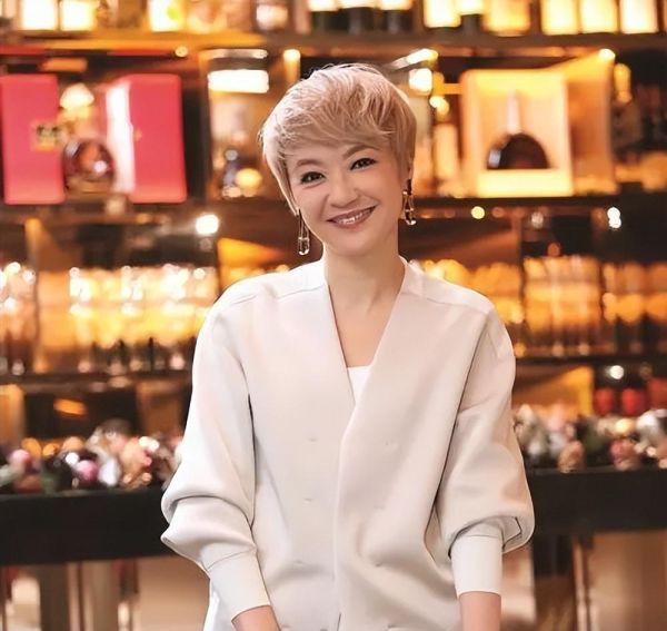 华语乐坛十大巨星（中国十大殿堂级女歌手盘点）