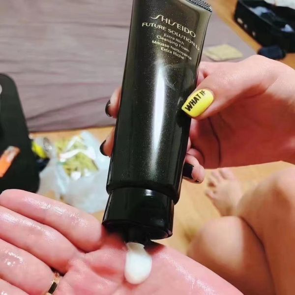 适合油皮的十大洗面奶（价格从平价到贵妇洗面奶推荐）