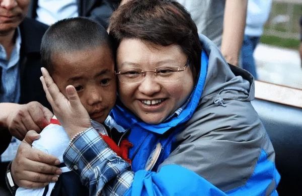 华语乐坛十大巨星（中国十大殿堂级女歌手盘点）