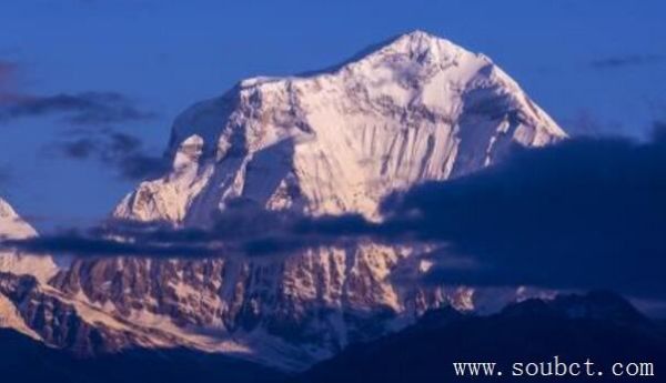 世界知名的十大山峰（世界最高的10座山峰）