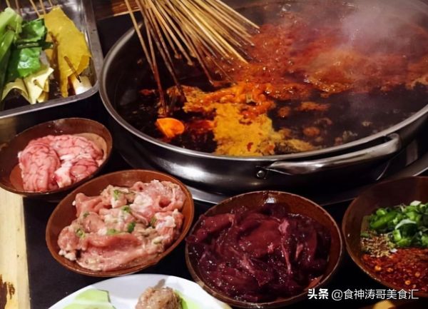 来重庆必吃的十大美食(重庆10大特色美食小吃)