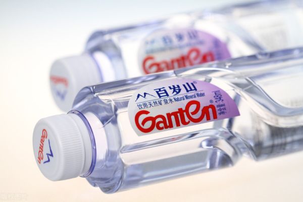中国十大矿泉水排名（国内排名前十的饮用矿泉水）