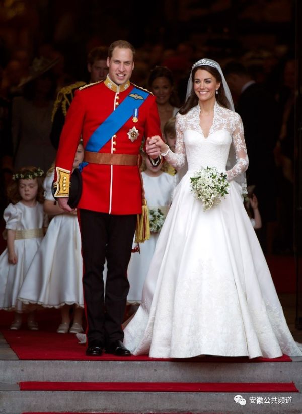 世界上最美十大婚纱（盘点世界上10件最美婚纱礼服）