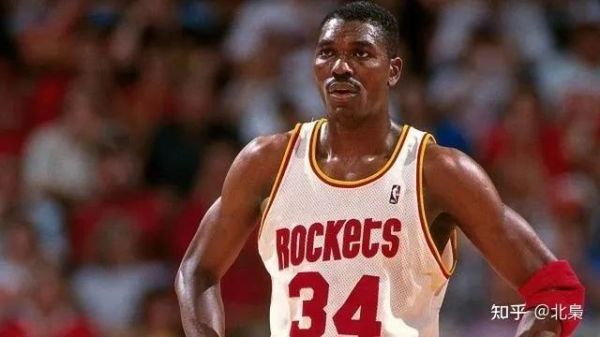 篮球十大顶级巨星(NBA历史10大巨星排行榜)