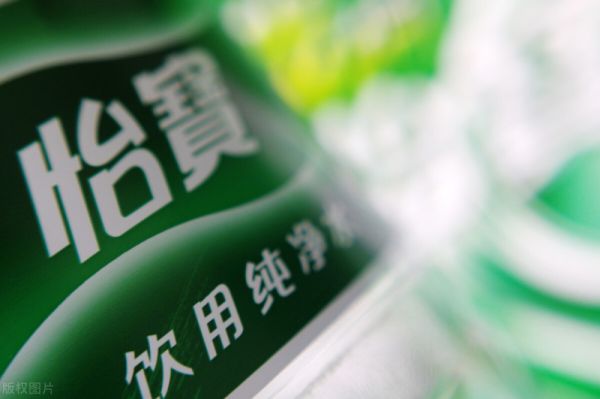 中国十大矿泉水排名（国内排名前十的饮用矿泉水）