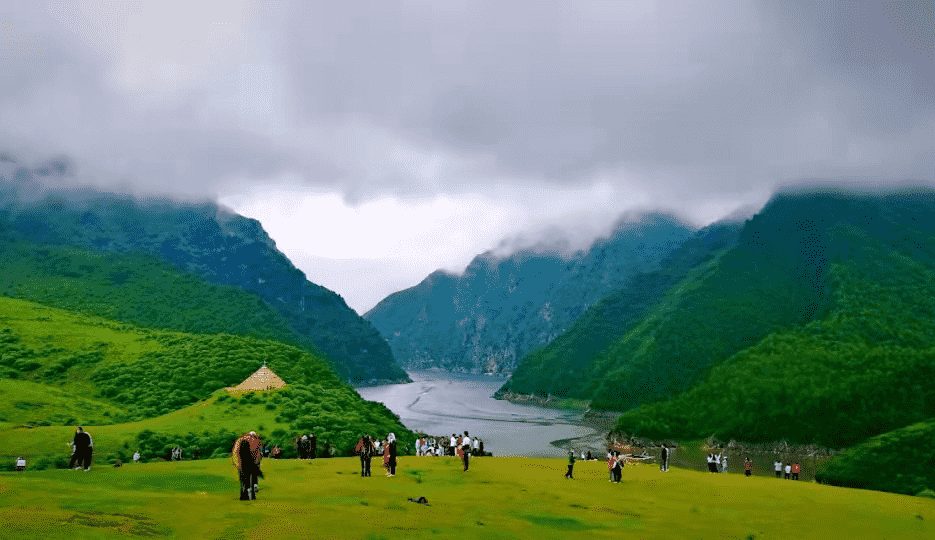 甘肃旅游必去十大景点，甘肃10个最值得去的美景地推荐