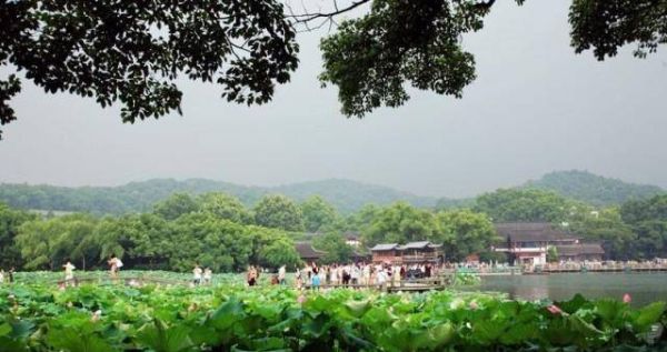 暑假穷游十大暑假景点（适合大学生暑假去穷游10个地方）