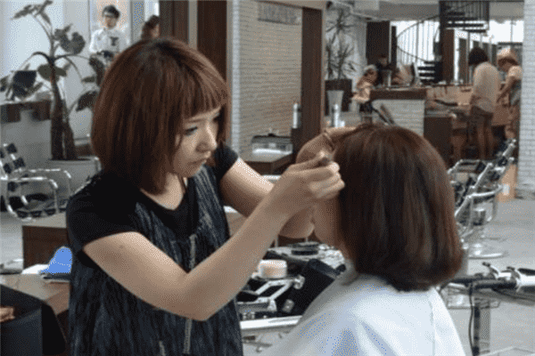 低学历女生吃香的十大职业（低学历女生适合的职业）