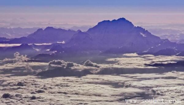世界知名的十大山峰（世界最高的10座山峰）