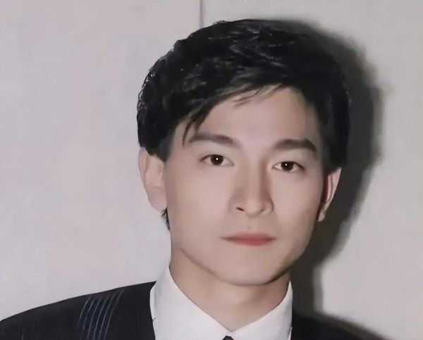 娱乐圈公认的十大超级大帅哥,他们是娱乐圈十大不老男神
