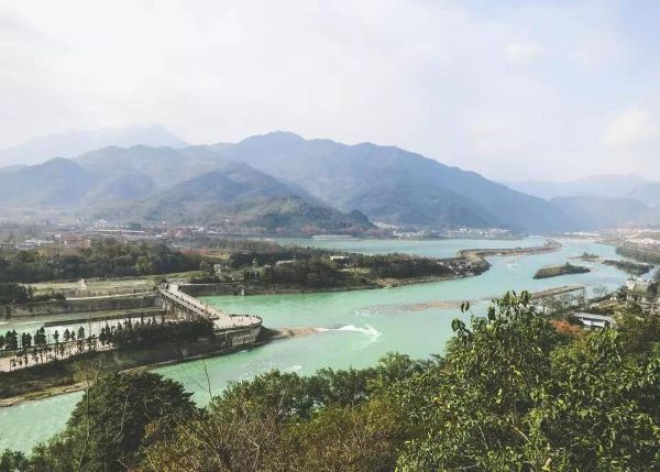 国内最适合穷游的10个地方（2022穷游10个城市推荐）
